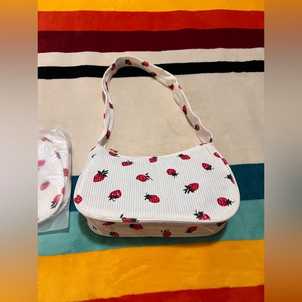 Strawberry Print Corduroy Shoulder Bag 🍓NWOT🍓 - Picture 2 of 8